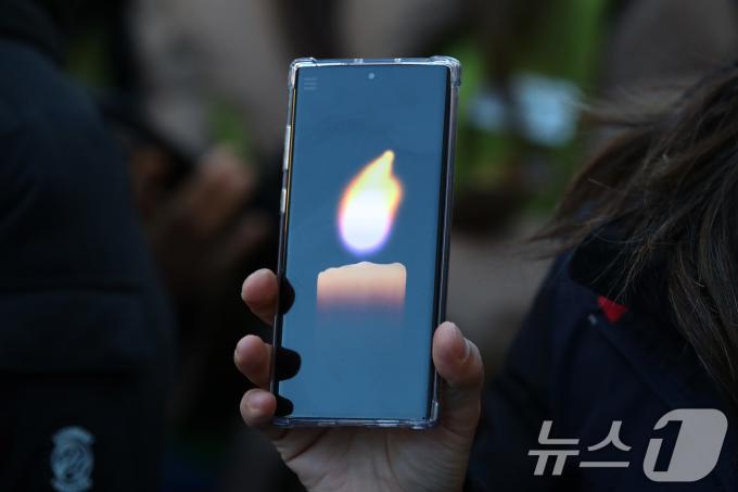 4일 오후 대구 중구 동성로에서 열린 '윤석열 퇴진 대구시민 시국대회'에 참여한 시민들이 윤석열 대통령 퇴진을 촉구하고 있다. 2024.12.4/뉴스1 ⓒ News1 공정식 기자