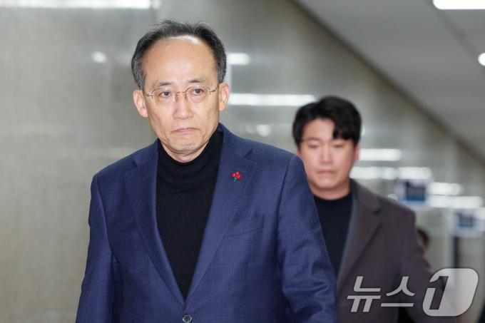 추경호 국민의힘 원내대표가 비상 계엄이 해제된 4일 오전 서울 여의도 국회에서 열린 비공개 최고위원회의에 참석하고 있다. 2024.12.4/뉴스1 ⓒ News1 안은나 기자