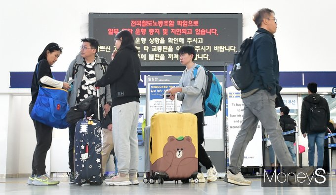 [머니S포토] 철도노조 파업 돌입, 열차운행 차질…평소의 70% 운행