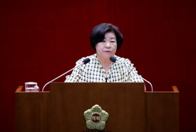 성남시의회 더불어민주당 박경희 의원(서현1·2)이 제298회 제2차 정례회 도시건설위원회 성남도시개발공사 행정사무감사를 통해 율동공원B 대형 주차장 이용 관련 특정 업체 특혜 의혹을 제기했다. / 사진제공=성남시의회