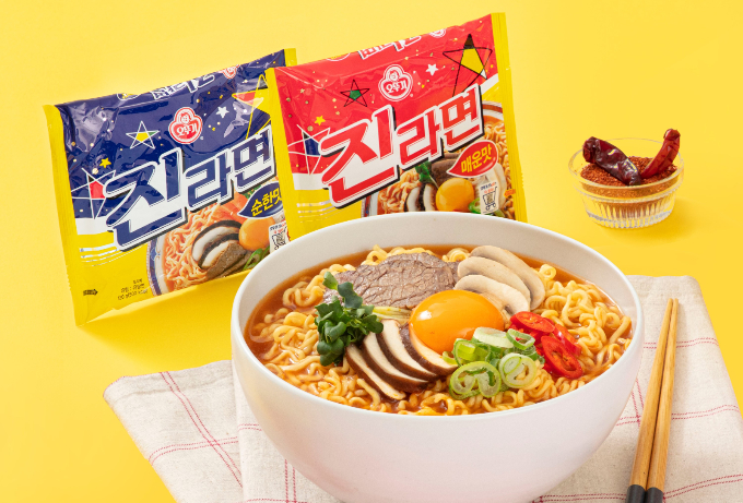 오뚜기가 이달 초 획득한 할랄 인증을 기반으로 인도네시아 시장에 진출한다. 오뚜기의 숙제인 글로벌 시장 확대가 이뤄질지 주목된다. 사진은 오뚜기 진라면 연출컷. /사진=오뚜기