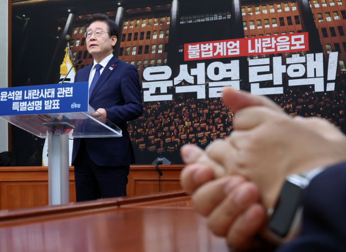 더불어민주당은 윤석열 대통령이 2차 계엄 강행에 대비해 모든 의원들에게 국회에서 비상 대기하라고 지시했다. 사진은 이날 특별성명 발표하는 이재명 대표 모습. /사진=뉴시스