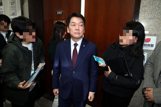 안철수 국민의힘 의원이 탄핵소추안 포결 전까지 윤석열 대통령이 하야하지 않으면 탄핵을 찬성하겠다고 주장했다. 사진은 6일 서울 여의도 국회에서 열린 국민의힘 4선 이상 중진회의에 참석한 안철수 의원. /사진=뉴시스