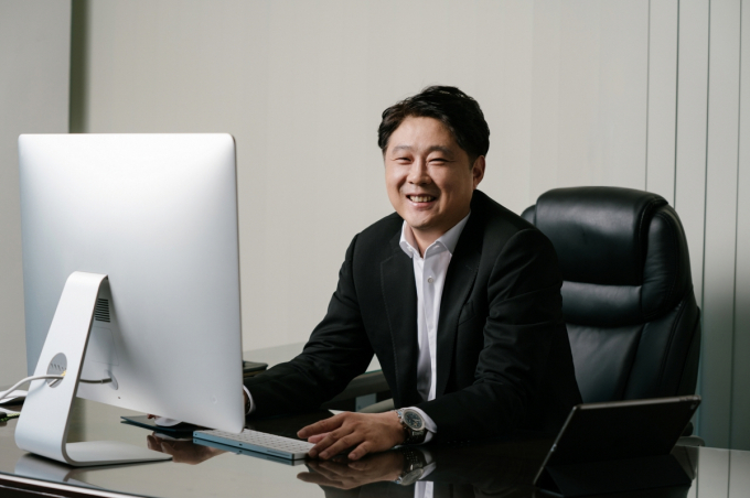 박영준 더네이쳐홀딩스 대표가 2024 대한민국 패션대상에서 대통령 표창을 받았다. /사진=더네이쳐홀딩스