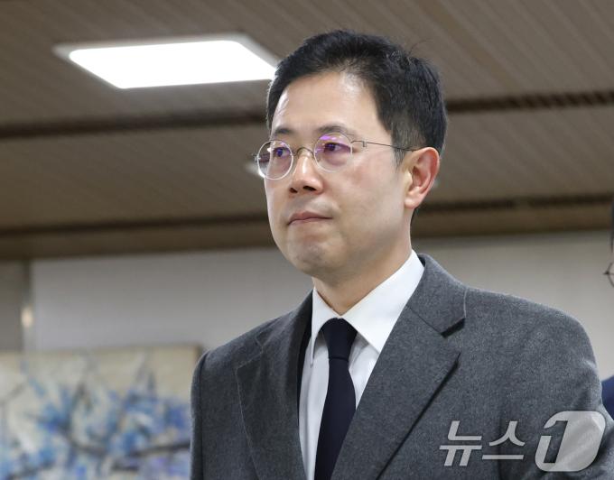'고발사주' 의혹으로 재판에 넘겨진 손준성 검사가 6일 서울 서초구 서울고법에서 열린 2심 선고공판에 출석하고 있다. 2024.12.6/뉴스1 ⓒ News1 ,송원영 기자