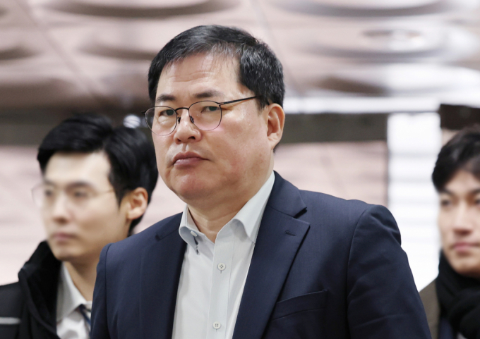 대장동 개발 특혜 의혹 재판에 증인으로 나온 유동규 전 성남도시개발공사 기획본부장이 이재명 더불어민주당 대표가 불출석한 것과 관련해 "특혜이고 법 위에 있는 존재"라고 주장했다. 사진은 유동규 전 성남도시개발공사 기획본부장이 11월28일 서울 서초구 서울고등법원에서 열린 '민주당 불법 대선자금 수수 의혹' 관련 항소심 결심공판에 출석하고 있는 모습. /사진=뉴시스