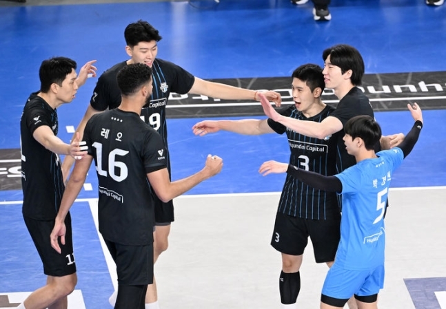 프로배구 현대캐피탈이 시즌 10승 고지에 올랐다.(KOVO 제공)