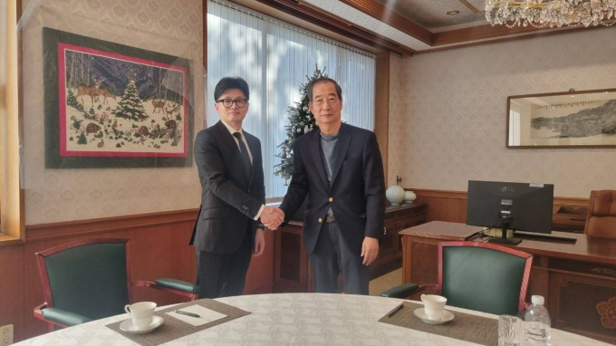한동훈(왼쪽) 국민의힘 대표가 7일 서울 종로구 총리공관을 찾아 한덕수 국무총리와 긴급회동을 했다. /사진=국민의힘