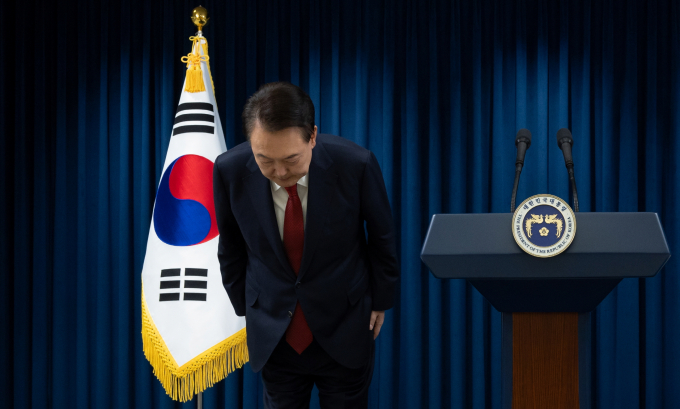 윤석열 대통령의 탄핵소추안이 7일 오후 5시 국회에서 표결에 부처진다. 사진은 윤 대통령이 이날 오전 서울 용산 대통령실 청사에서 국회 본회의 대통령 탄핵소추안 표결을 앞두고 대국민 담화를 발표하며 고개숙여 사과하던 모습. /사진=대통령실
