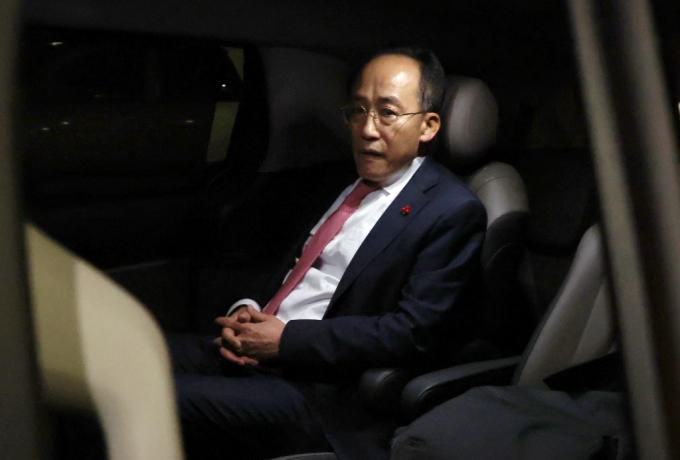 추경호 국민의힘 원내대표가 국회 본회의에서 진행된 탄핵소추안 당시 진행했던 의원총회에서 사퇴 의사를 밝혔다. 사진은 7일 서울 여의도 국회에서 열린 의원총회가 끝난 뒤 차량을 타고 국회를 떠나는 추경호 국민의힘 원내대표. /사진=뉴시스
