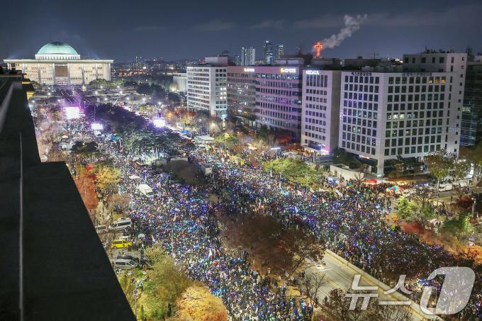 국회의사당 앞 탄핵 촉구 집회 2024.12.7/뉴스1 ⓒ News1 김진환 기자