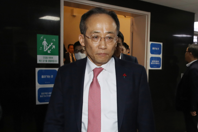 사퇴 의사를 표명한 추경호 국민의힘 원내대표가 의원들의 재신임을 받은 것으로 알려졌다. 사진은 7일 서울 여의도 국회를 떠나는 추경호 원내대표의 모습. /사진=뉴스1