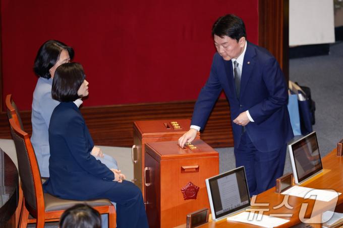 [뉴스1 PICK]윤석열 대통령 탄핵안 부결에 희비 교차