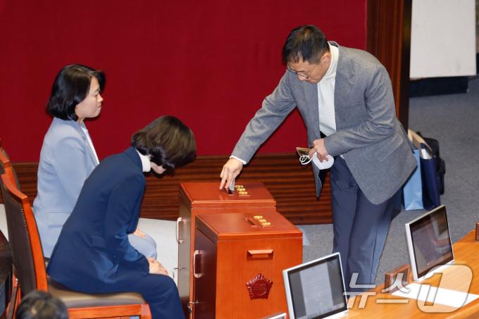 [뉴스1 PICK]윤석열 대통령 탄핵안 부결에 희비 교차
