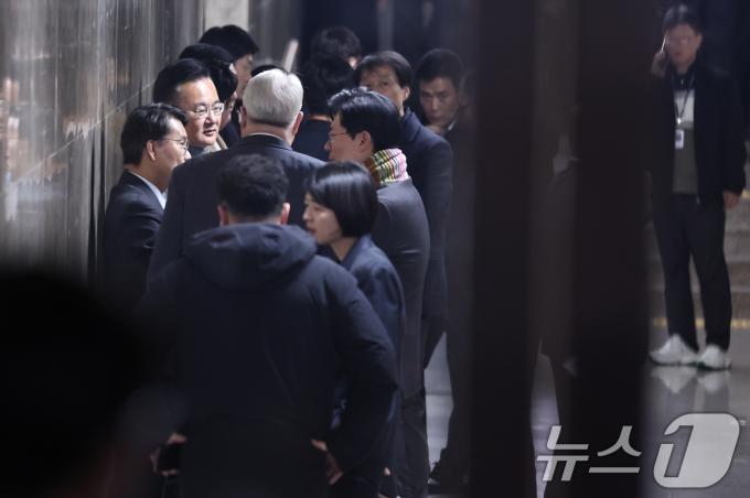 [뉴스1 PICK]윤석열 대통령 탄핵안 부결에 희비 교차