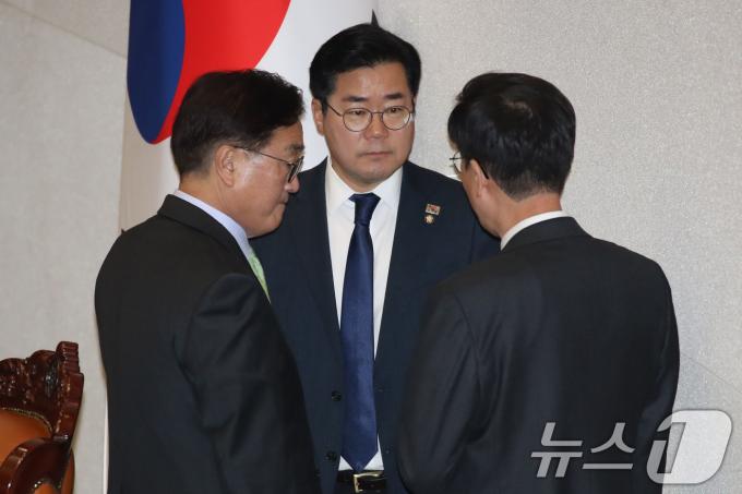 [뉴스1 PICK]尹탄핵 부결에…여의도 '탄식' vs 광화문 '환호'
