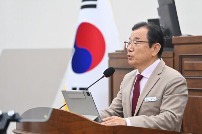 이현재 하남시장이 4일 열린 시의회 본회의에서 본예산안 편성 방향에 관해 설명하고 있다. / 사진제공=하남시