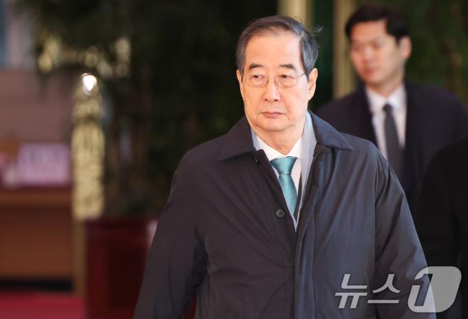 6일 서울 종로구 정부서울청사로 한덕수 국무총리가 출근하고 있다. 2024.12.6/뉴스1 ⓒ News1 허경 기자