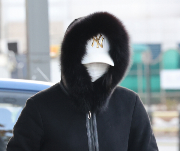 10일은 전국이 대체로 맑지만 오후부터 차차 흐려질 것으로 전망된다. 사진은 지난 3일 인천 남동구 터미널사거리 두터운 옷과 마스크를 착용한 시민의 모습. /사진=뉴시스