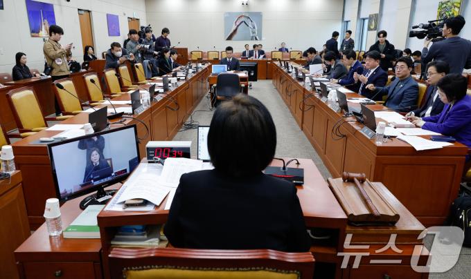 9일 오전 서울 여의도 국회에서 열린 과학기술정보방송통신위원회 제418회국회(정기회) 제20차 전체회의에 국민의힘 의원들이 불참, 자리가 비어 있다. 2024.12.9/뉴스1 ⓒ News1 안은나 기자