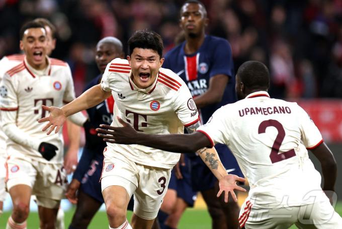 김민재는 11월 27일(한국시간) 2024-25 UCL 리그 페이즈 PSG와 경기에서 헤더 결승 골을 터뜨려 바이에른 뮌헨의 1-0 승리를 이끌었다. ⓒ AFP=뉴스1