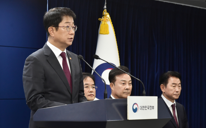 박상우 국토교통부 장관이 지난 9일 실·국장 회의와 산하 공공기관장 회의를 잇달아 열고 민생 안정 관리를 강조했다. 사진은 지난달 박상우 국토교통부 장관이 서울 종로구 정부서울청사에서 수도권 신규택지 브리핑을 갖는 모습. /사진=임한별 기자