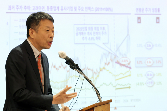 김광일 MBK파트너스 부회장이 10일 서울 중구 롯데호텔에서 '고려아연 지배구조 개선과 주주가치 회복 방안‘을 주제로 기자간담회를 하고 있다. / 사진=뉴스1 황기선 기자 