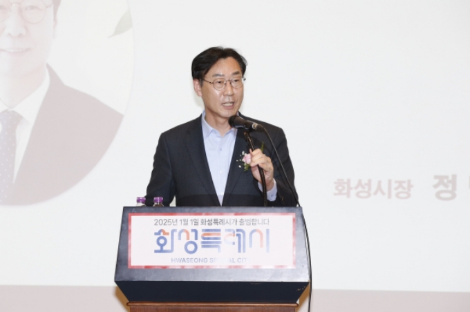정명근 화성시장이 '대한건축사협회 화성·오산지역건축사회' 회장 이·취임식 및 송년의 밤 행사에 참석해 인사말을 하고 있다. / 사진제공=화성시