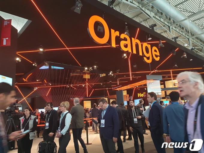 프랑스 통신사 '오렌지'(Orange)의 MWC 2019 전시 부스. ⓒ News1 강은성 기자