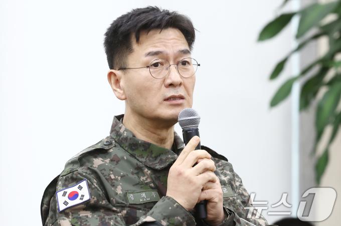 김대우 방첩사 수사단장이 10일 오전 서울 여의도 국회 국방위원회에서 열린 계엄 관련 긴급 현안질의에 출석해 