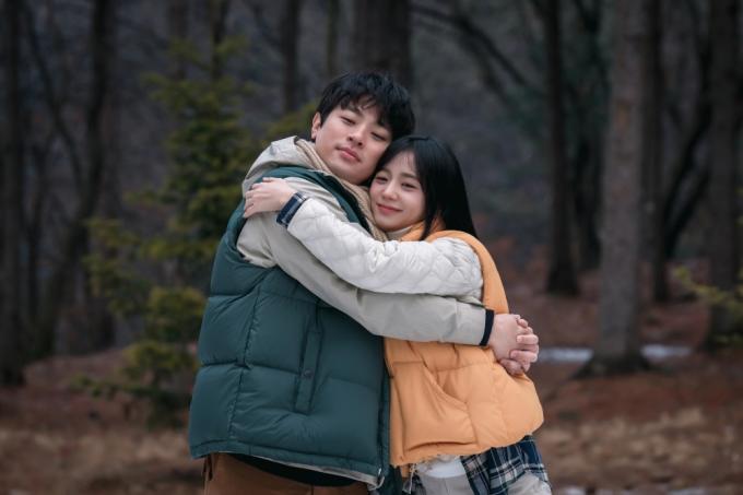 쿠팡플레이 뉴토피아