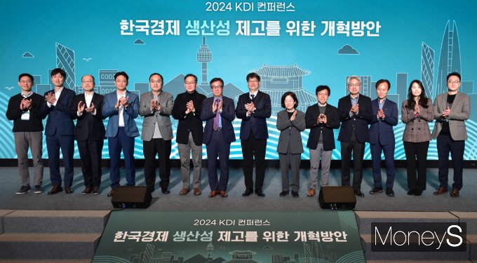 ▲ 기념촬영 갖는 내외빈