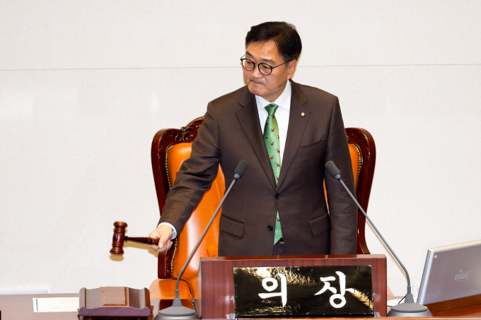 우원식 국회의장이 윤석열 대통령의 비상계엄 관련 내란 상설 특검의 특검후보추천위원회 위원 후보를 발송했다. 사진은 우 의장이 11일 서울 여의도 국회에서 열린 제419회국회(임시회) 제1차 본회의에서 개의를 선언한 모습. /사진=뉴스1