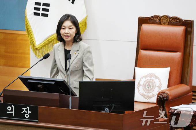 최호정 서울시의회 의장이 서울 중구 서울시의회에서 열린 '제326회 시의회 임시회 본회의'에서 개회사를 하고 있다. 2024.8.27/뉴스1 ⓒ News1 민경석 기자