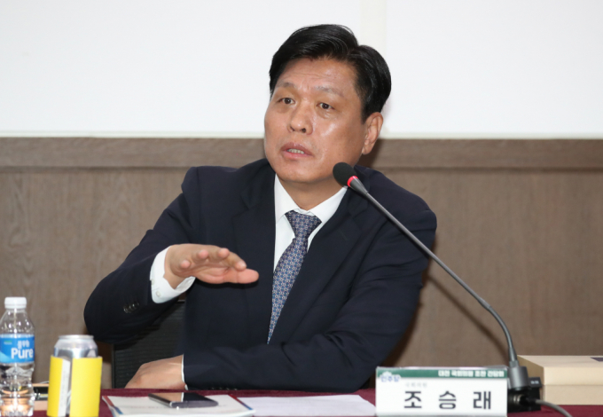 더불어민주당은 한동훈 국민의힘 대표가 퇴진 의사없는 윤석열 대통령 탄핵에 찬성한다는 입장을 밝힌 것에 대해 "질서 있는 퇴진 운운한 대국민 사기에 먼저 사과하라"고 촉구했다./사진=뉴스1