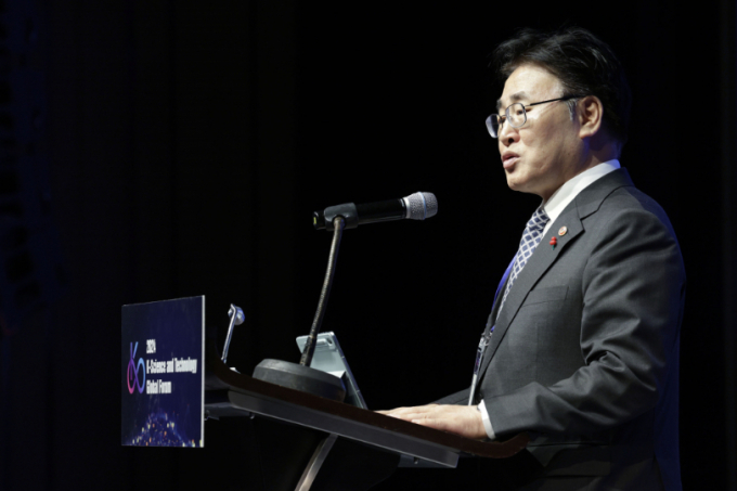 유상임 과학기술정보통신부 장관이 지난 11일 서울 영등포구 페어몬트앰배서더서울에서 열린 2024 K-사이언스 테크놀로지 글로벌 포럼에서 개회사를 하고 있다. /사진=뉴시스