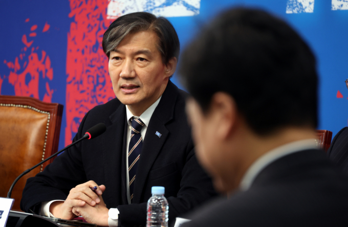 자녀 입시 비리와 청와대 감찰 무마 혐의 등으로 기소된 조국 조국혁신당 대표에 대한 대법원 판결이 나왔다. 사진은 지난 7일 서울 여의도 국회에서 열린 '현안 및 탄핵소추안 가결 촉구' 긴급 기자간담회에 취재진의 질문에 답변한 조 대표. /사진=뉴시스