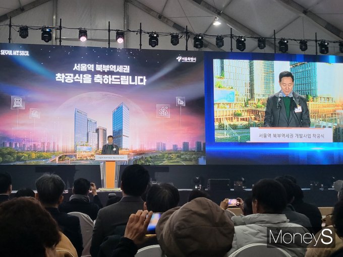 한화 건설부문과 서울시가 12일 서울역 북부역세권 복합개발사업 착공식을 열고 청사진을 공개했다. 사진은 이날 착공식에서 오세훈 서울시장이 기념사를 하는 모습. /사진=이화랑 기자