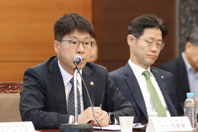 진현환 국토부 1차관이 '범정부 추진지원단 7차 회의'에서 국가산업단지 조성사업을 흔들림 없이 추진하겠다고 강조했다. 사진은 진 1차관이 지난달 서울 강남구 건설회관에서 열린 회의에서 발언하던 모습. /사진=국토부