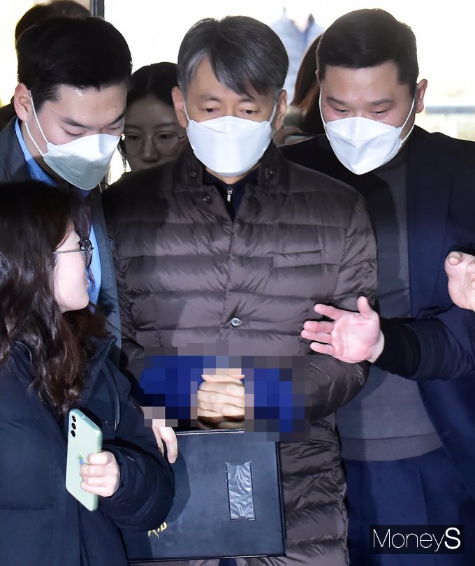 [머니S포토] 경찰 수뇌부 조지호 청장 '내란 혐의' 영장심사 출석