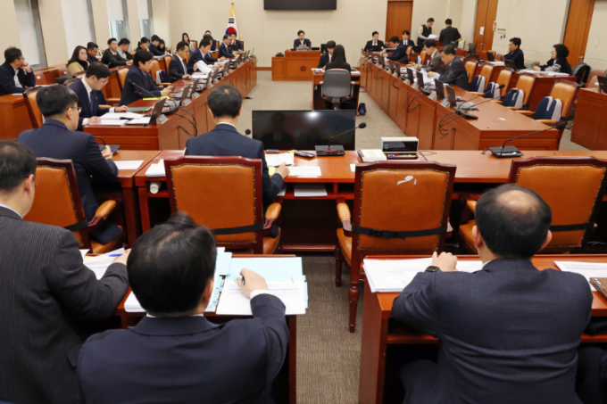 지난 3일 오후 서울 여의도 국회에서 온라인 플랫폼 독점규제에 관한 법률안 등 공정거래위원회 및 국민권익위원회 소관 법률안 심사를 위한 정무위원회 법안심사제2소위원회가 강민국 소위원장 주재로 열리고 있다. /사진=뉴시스