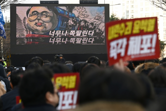 윤석열 대통령의 탄핵소추안이 가결됨에 따라 완성차 업계의 '파업 리스크'가 완화될 전망이다. 지난 11일 전국금속노동조합 광주전남지부가 광주 서구 치평동 국민의힘 광주시당 앞에서 '내란주범 윤석열 즉각 탄핵 구속! 내란동조 국민의힘 해체! 광주전남 금속노동자 총파업대회'를 열고 있다. /사진=뉴시스 