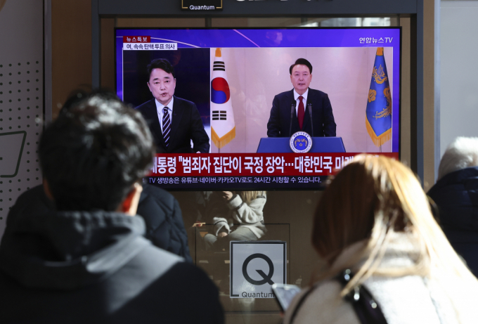 정권 교체시 정부 공급정책 변화로 시장 변동성이 커질 수 있다는 분석이 제시됐다. 윤석열 대통령이 대국민담화를 발표한 12일 오전 서울 중구 서울역 TV 화면에 뉴스가 나오는 모습. /사진=뉴시스