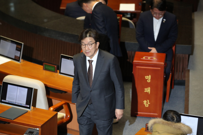 윤석열 대통령에 대한 탄핵소추안 표결이 무기명 투표로 시작돼 종료됐다. 사진은 14일 서울 여의도 국회에서 윤석열 대통령에 대한 탄핵소추안 표결이 진행되는 모습. /사진=뉴스1