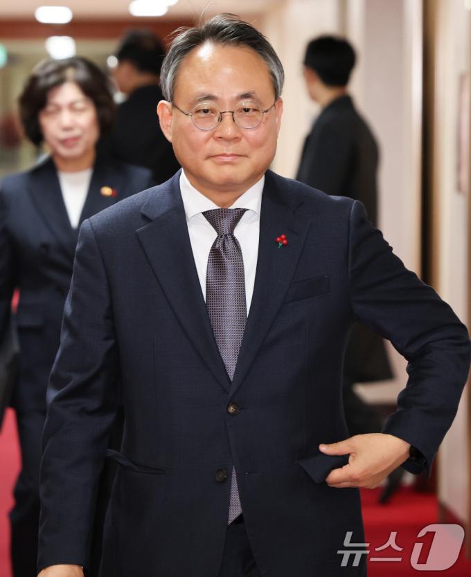 고기동 행정안전부 장관 직무대행이 서울 종로구 정부서울청사에서 열린 국무회의에 참석하고 있다. 2024.12.10/뉴스1 ⓒ News1 허경 기자
