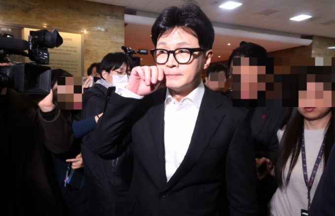 한동훈 국민의힘 대표가 지난 14일 서울 여의도 국회 당 대표실에서 나와 의원총회장으로 이동하고 있다. /사진=뉴시스