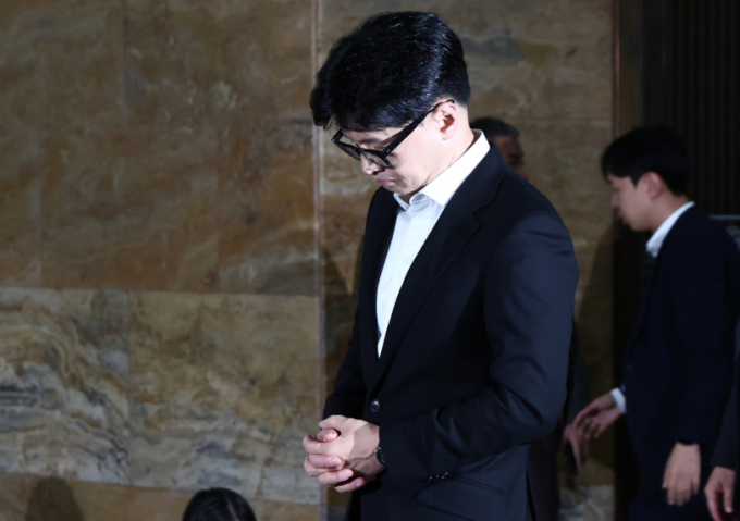지난 14일 윤석열 대통령의 국회 탄핵이 가결된 후 한동훈 국민의힘 대표가 서울 여의도 국회에서 고개를 떨구고 있다. /사진=뉴스1