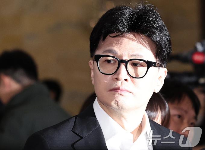 한동훈 국민의힘 대표가 14일 오전 서울 여의도 국회에서 열린 의원총회에 참석하고 있다. 2024.12.14/뉴스1 ⓒ News1 구윤성 기자