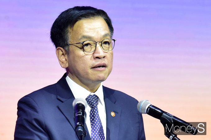 ▲ 인사말 전하는 나누는 최상목 경제부총리(기재부 장관