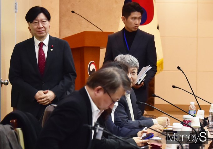 [머니S포토] 제5차 보험개혁회의, 입장하는 김소영 금융위 부위원장